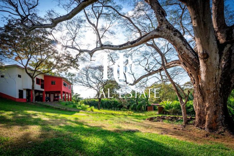 Hermosa Propiedad en Orotina, Costa Rica: Privacidad, Naturaleza y Comodidad