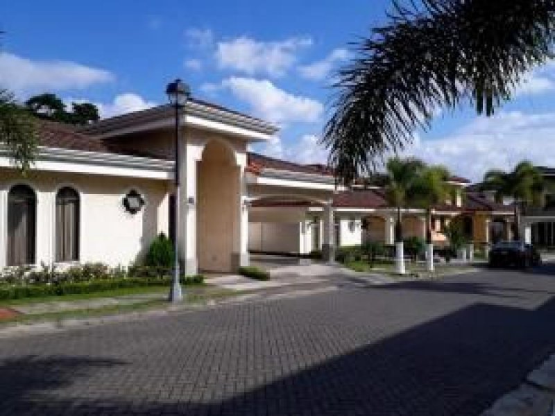 Foto Casa en Venta en Santo Domingo, Heredia - U$D 340.000 - CAV59275 - BienesOnLine