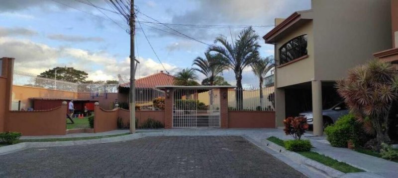 Foto Casa en Venta en Tibás, San José - U$D 250.000 - CAV67896 - BienesOnLine