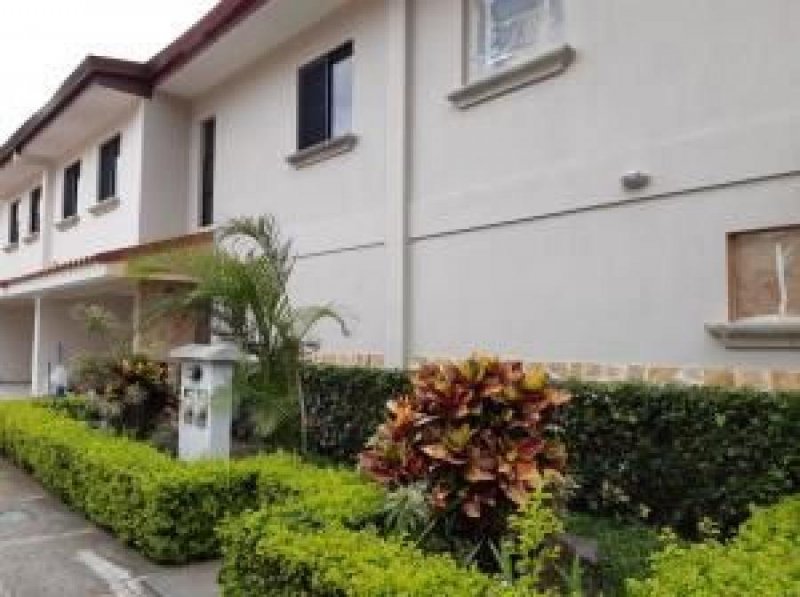 Foto Casa en Venta en Santa Ana, San José - U$D 180.000 - CAV27389 - BienesOnLine