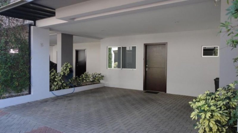 Foto Casa en Venta en Santa Ana, San José - U$D 199.000 - CAV43687 - BienesOnLine