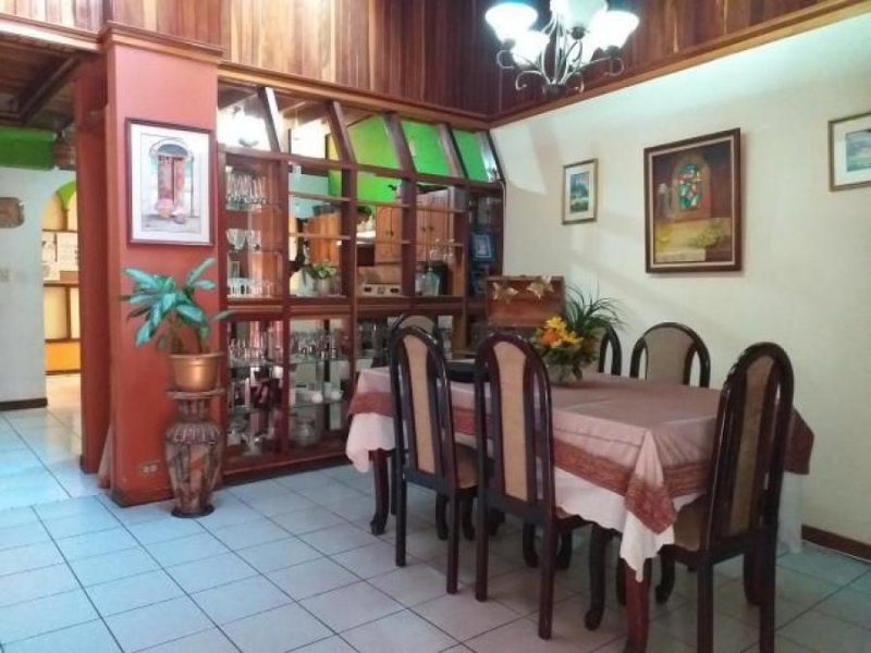 Foto Casa en Venta en Centro de Escazú, Escazú, San José - U$D 170.000 - CAV20038 - BienesOnLine