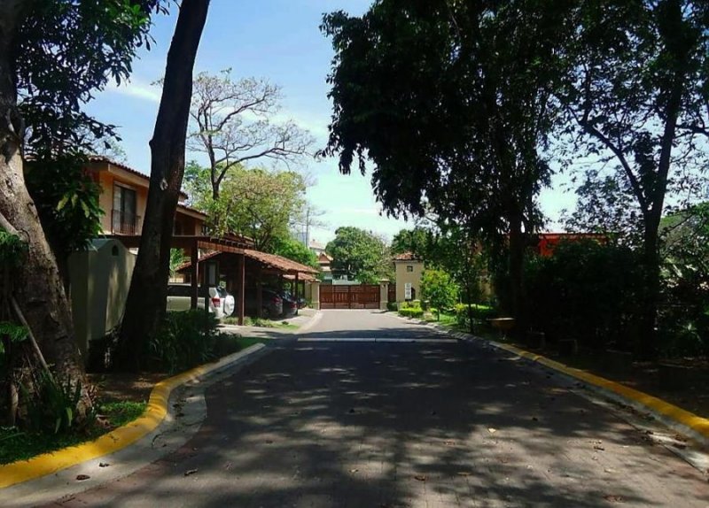 Casa en Venta en Brasil Santa Ana, San José