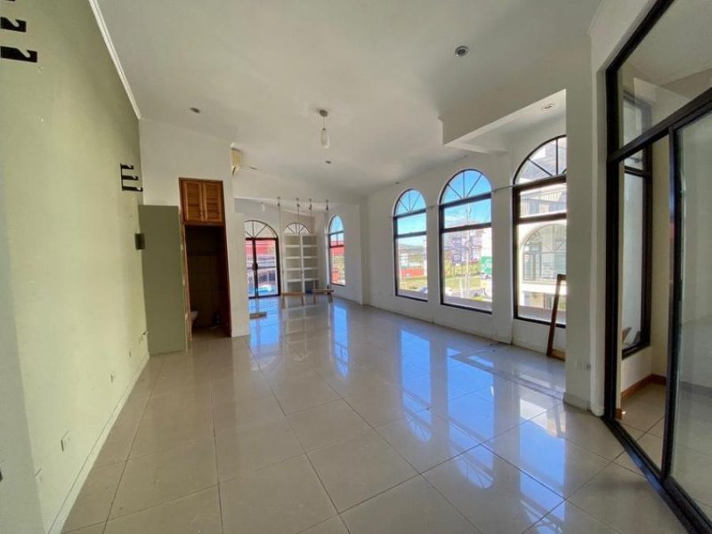 Foto Local en Alquiler en Escazú, San José - U$D 800 - LOA67991 - BienesOnLine