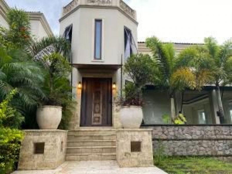 Foto Casa en Venta en Santa Ana, San José - U$D 58.000.000 - CAV31780 - BienesOnLine