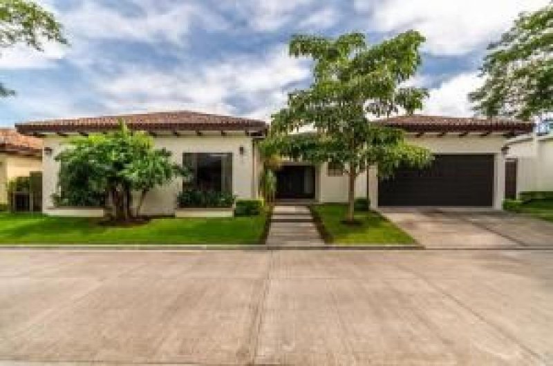 Foto Casa en Venta en Santa Ana, San José - U$D 580.000 - CAV29442 - BienesOnLine