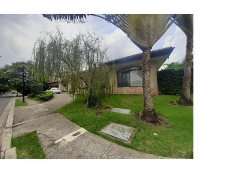 Foto Casa en Venta en Santa Ana, San José - U$D 990.000 - CAV48556 - BienesOnLine