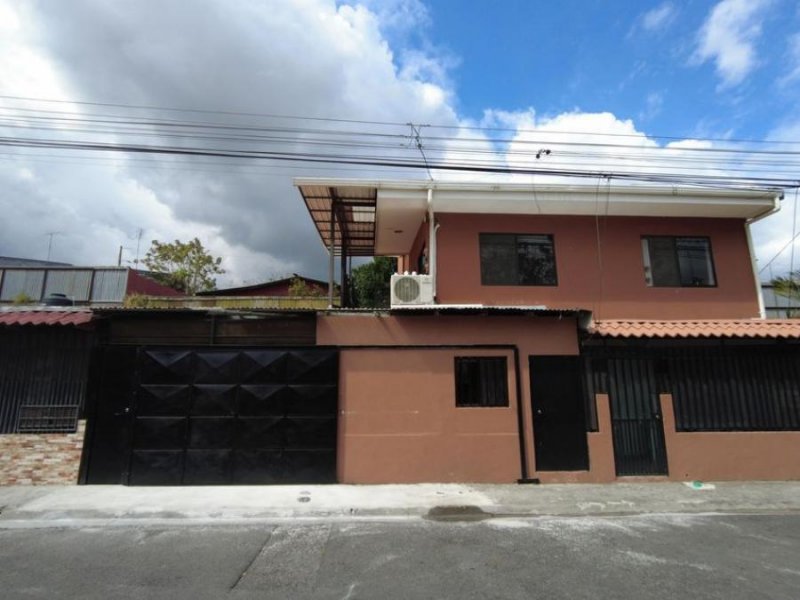 MLS-23-2209 LS VENTA CASA CON 2 APARTAMENTOS SANTO DOMINGO HEREDIA 