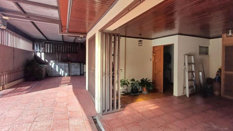 MLS-25-1277 LS VENTA CASA CURRIDABAT SAN JOSE