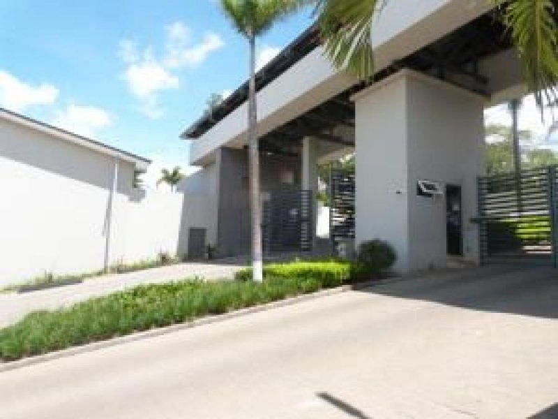 Foto Casa en Venta en Escazú, San José - U$D 192.000 - CAV27484 - BienesOnLine