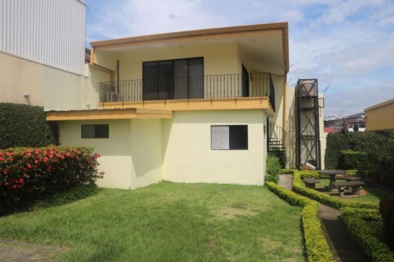 Foto Casa en Venta en Santa Ana, San José - U$D 600.000 - CAV39380 - BienesOnLine