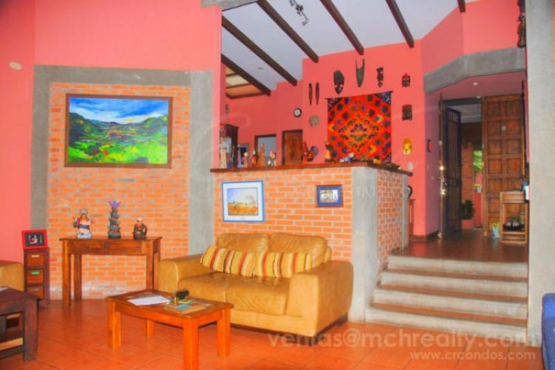 Foto Casa en Venta en Alto de las Palomas, Escazú, San José - U$D 250.000 - CAV3378 - BienesOnLine