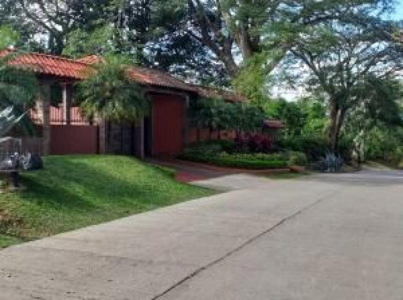 Foto Casa en Venta en Santa Ana, San José - U$D 370.000 - CAV27906 - BienesOnLine