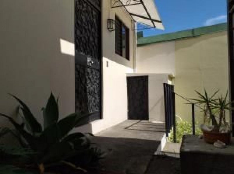 Foto Casa en Alquiler en Escazú, San José - U$D 900 - CAA27995 - BienesOnLine