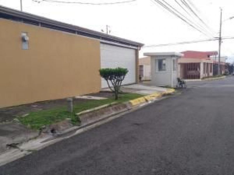 Foto Casa en Venta en Montes de Oca, San José - U$D 300.000 - CAV33624 - BienesOnLine