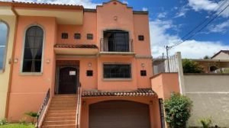 Foto Casa en Venta en Escazú, San José - U$D 295.000 - CAV33610 - BienesOnLine