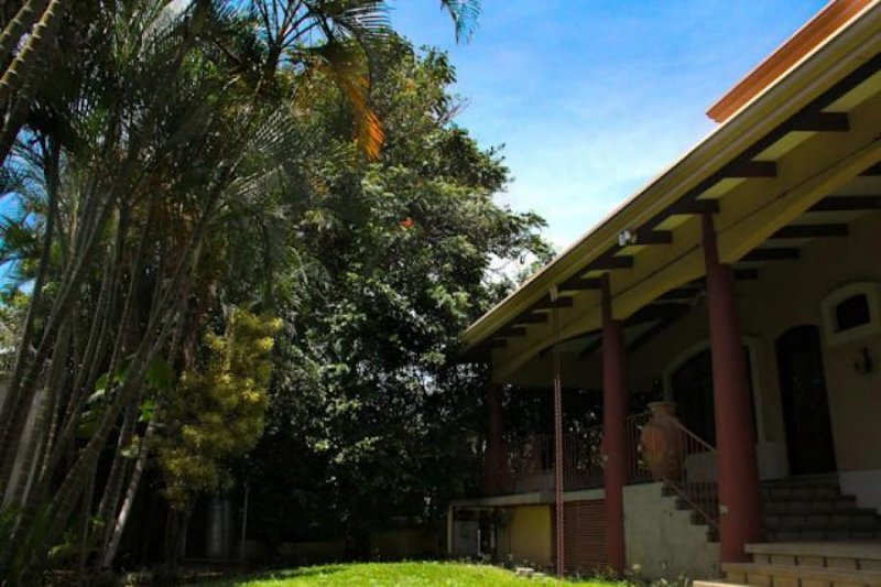 Foto Casa en Venta en Santa Ana, San José - U$D 675.000 - CAV31812 - BienesOnLine