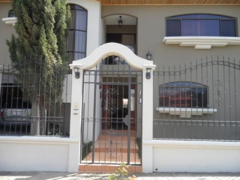 Foto Casa en Venta en Santo Domingo, Heredia - U$D 399.000 - CAV1520 - BienesOnLine