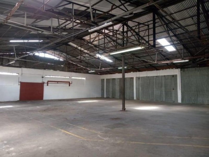 Se alquila bodega comercial de 653m2 en Curridabat de San José 24-1260