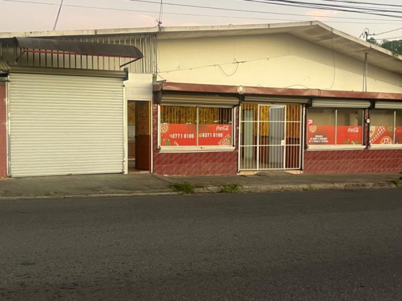 Se alquila local comercial céntrico 