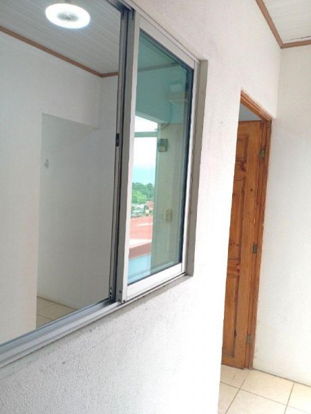 Se alquila Mini apartamento semi amueblado, con todos los servicios en Heredia. 1 persona.