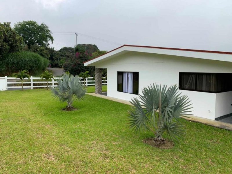 Casa en Venta en San Juan Naranjo, Alajuela