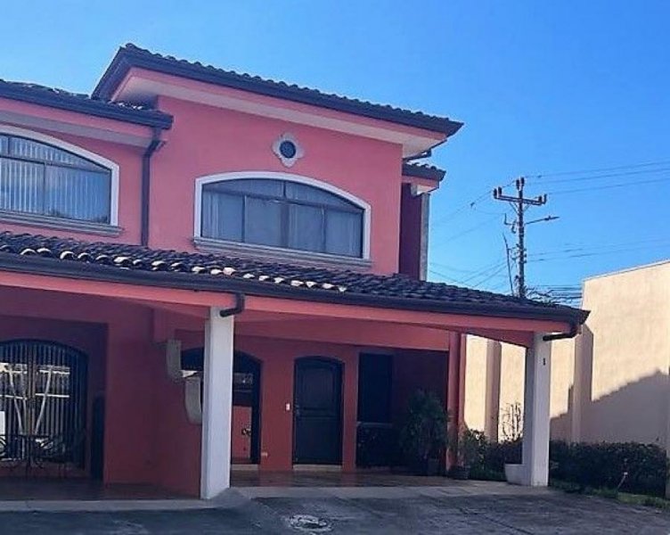 Foto Casa en Venta en Santa ana, Santa Ana, San José - U$D 180.000 - CAV69507 - BienesOnLine