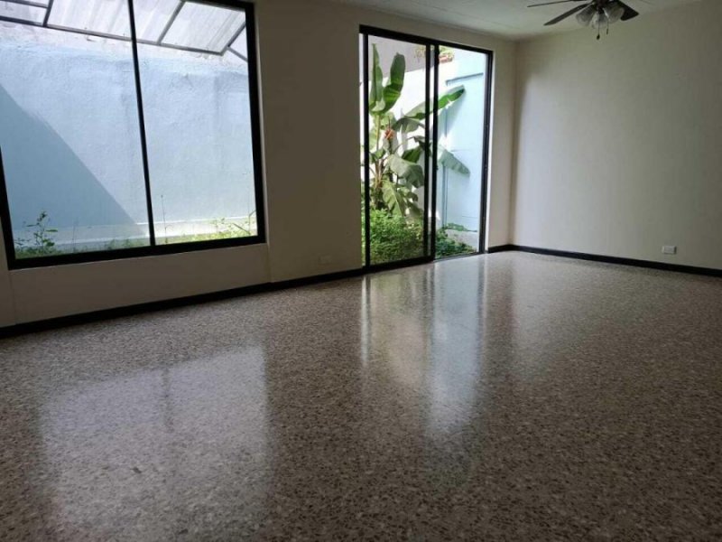 Foto Casa en Venta en Montes de Oca, San José - U$D 250.000 - CAV87079 - BienesOnLine