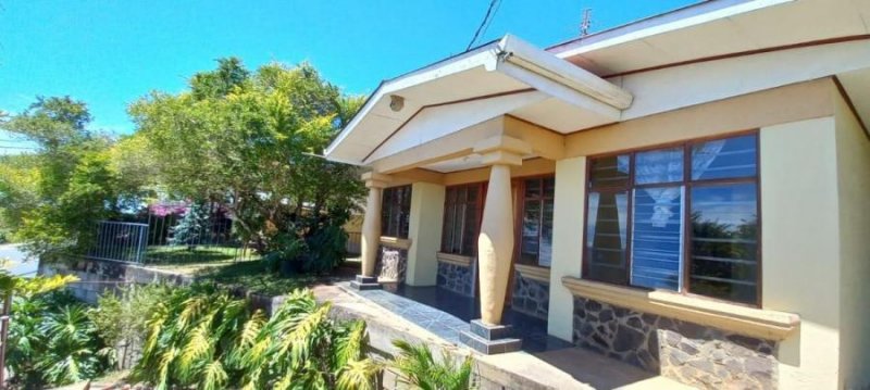 Se vende casa en San Juan de Naranjo, Alajuela en 63 600 000 de colones (DJ 23-2329)