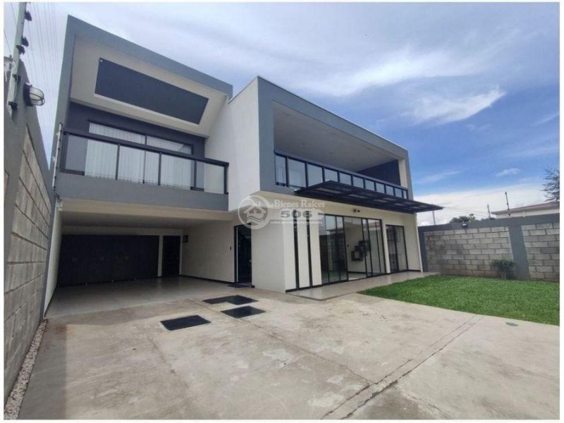 Se vende Casa moderna San José de la Montaña Barva Heredia