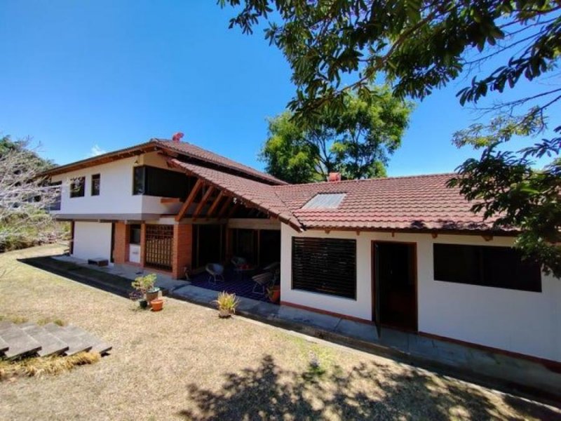 Casa en Venta en  Santo Tomás, Heredia