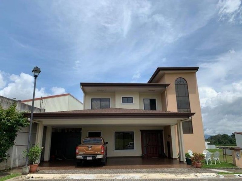 Se vende espaciosa casa en condominio de Coyol en Alajuela 23-473