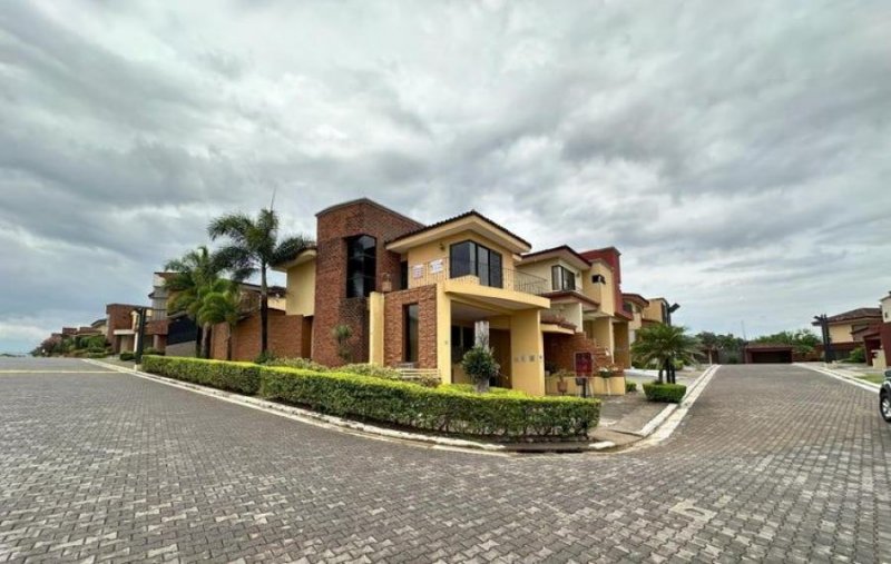 Casa en Venta en  San Antonio, Heredia