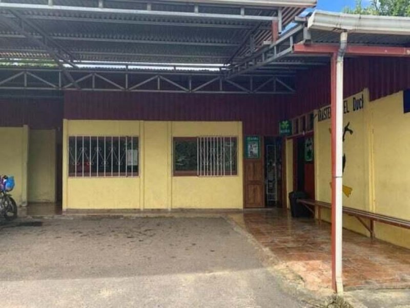 Se vende local comercial con 200m2 en Santa Cruz de San José 24-1044 