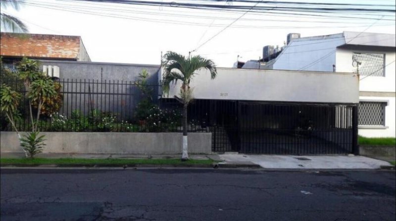 Se vende local comercial con 400m2 de construcción en Sabana de San José 23-2722