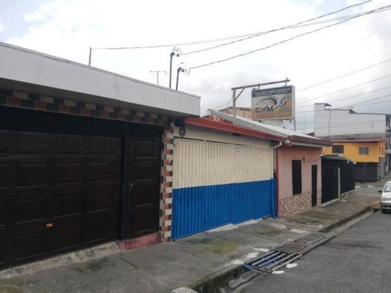 Se vende local comercial con uso de suelo mixto en Catedral de San José 23-994