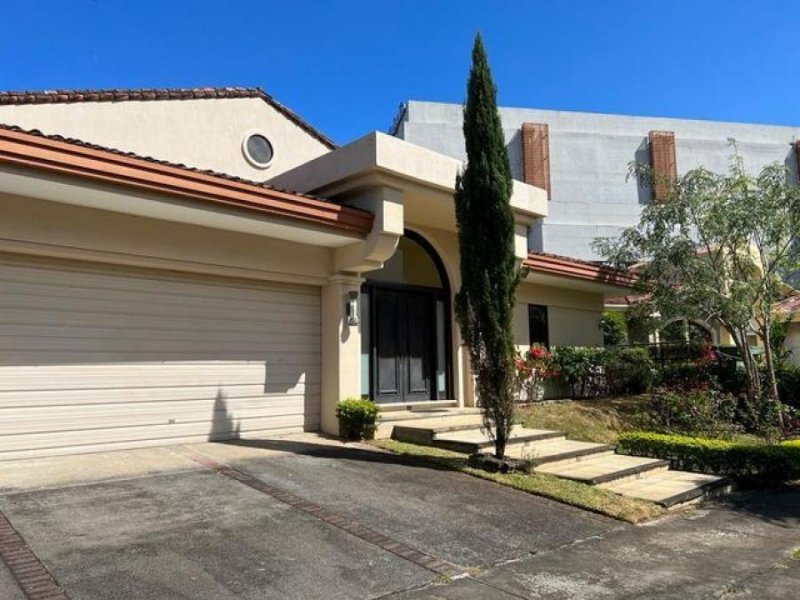 Foto Casa en Venta en Santa Ana, San José - U$D 580.000 - CAV107943 - BienesOnLine