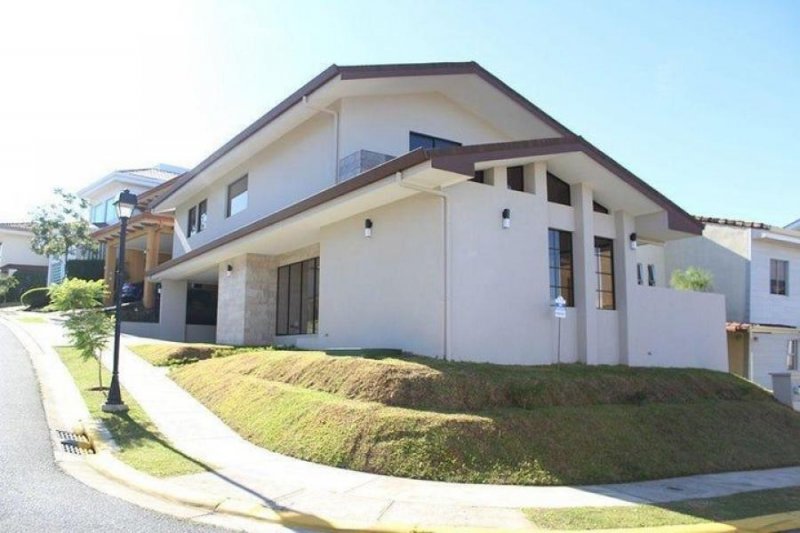 Foto Casa en Venta en Ulloa, Heredia - U$D 345.000 - CAV109634 - BienesOnLine