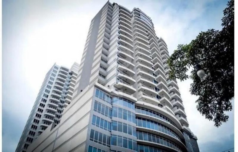 Se vende moderno y espacioso apartamento en torre de Merced en San José 24-622