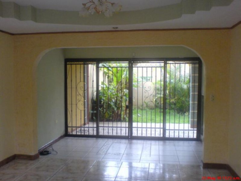 Foto Casa en Venta en Santo Domingo, Heredia - U$D 330.000 - CAV2815 - BienesOnLine