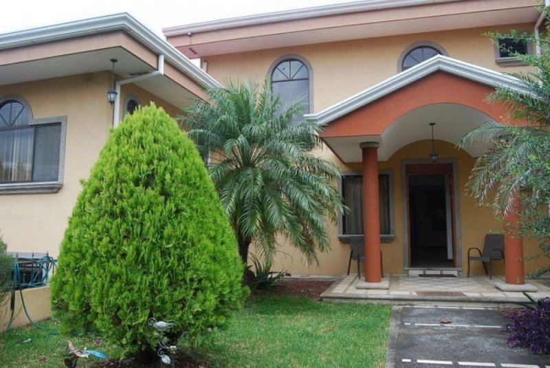 Foto Casa en Venta en Heredia, Heredia - U$D 375.000 - CAV54716 - BienesOnLine