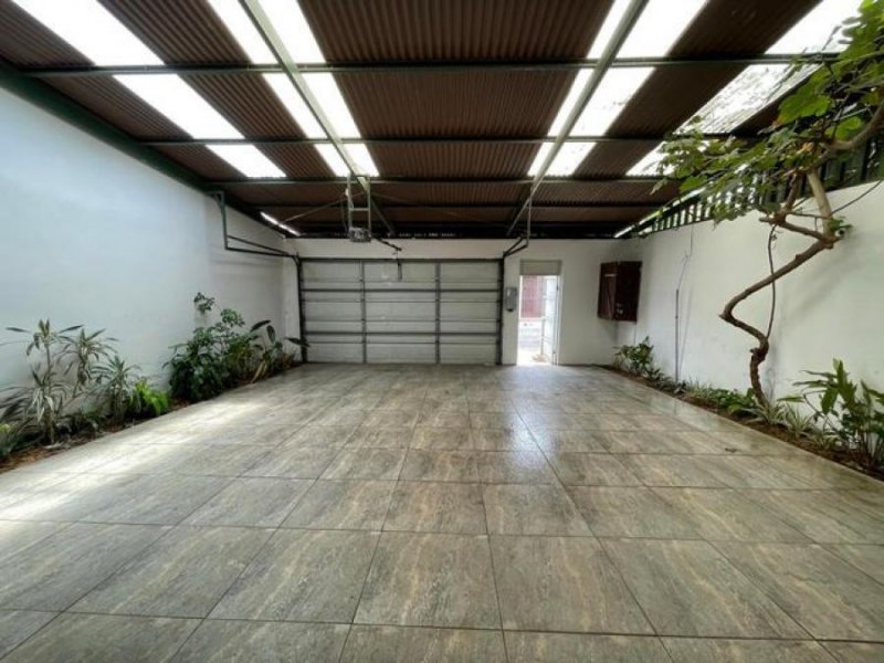 Foto Casa en Venta en Santa Ana, San José - U$D 250.000 - CAV64066 - BienesOnLine