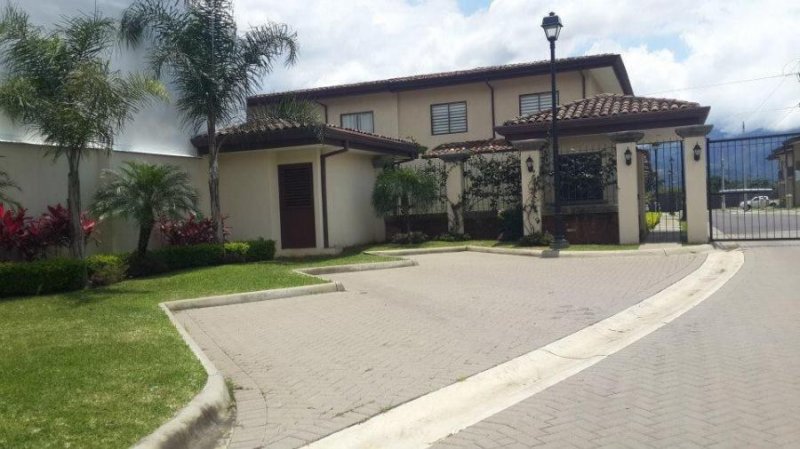 Casa en Venta en  San Antonio, Heredia