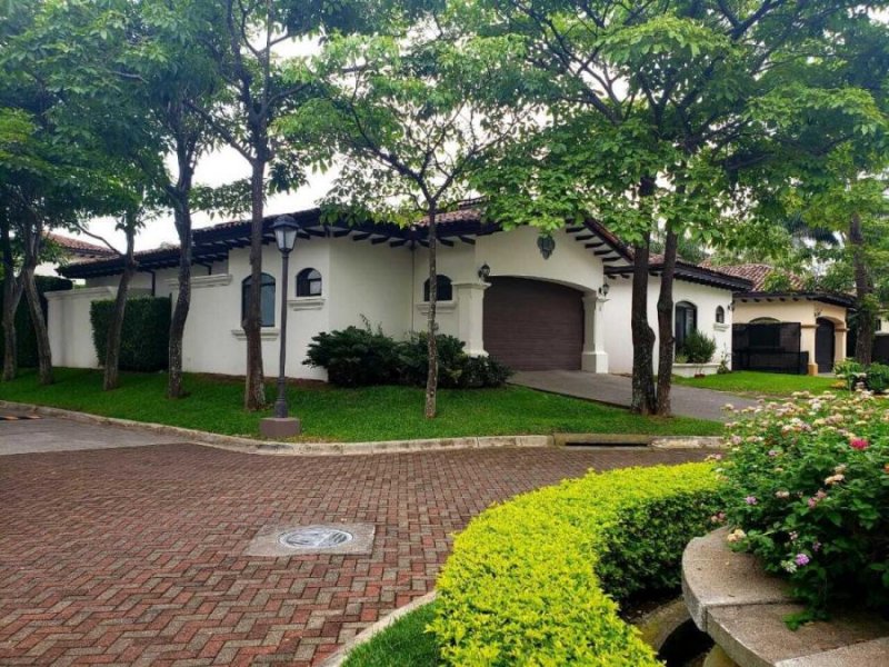 Foto Casa en Venta en Santa Ana, San José - U$D 750.000 - CAV105124 - BienesOnLine