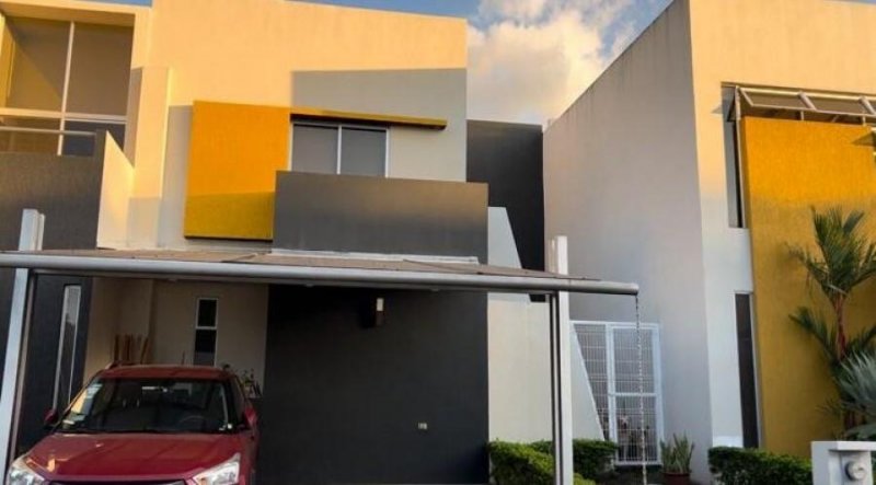 Foto Casa en Venta en Santa Ana, San José - U$D 250.000 - CAV105351 - BienesOnLine