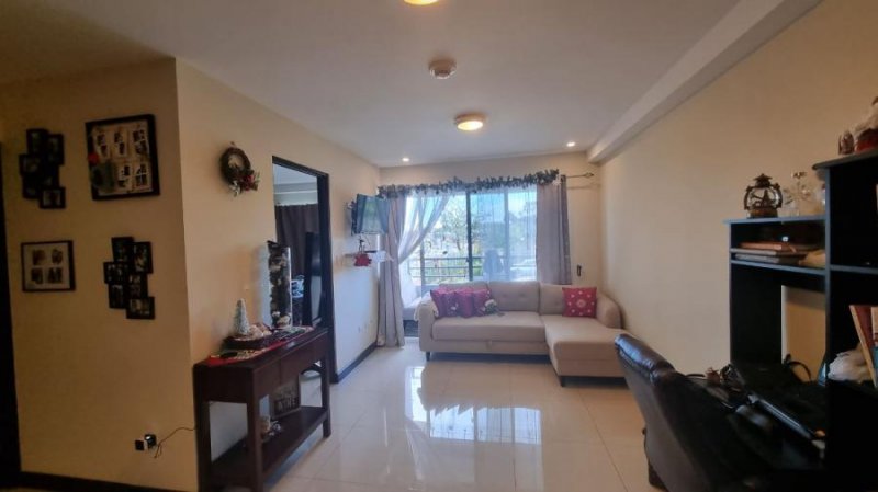 Venta de apartamento en condominio La Floresta, Concepción Tres Ríos