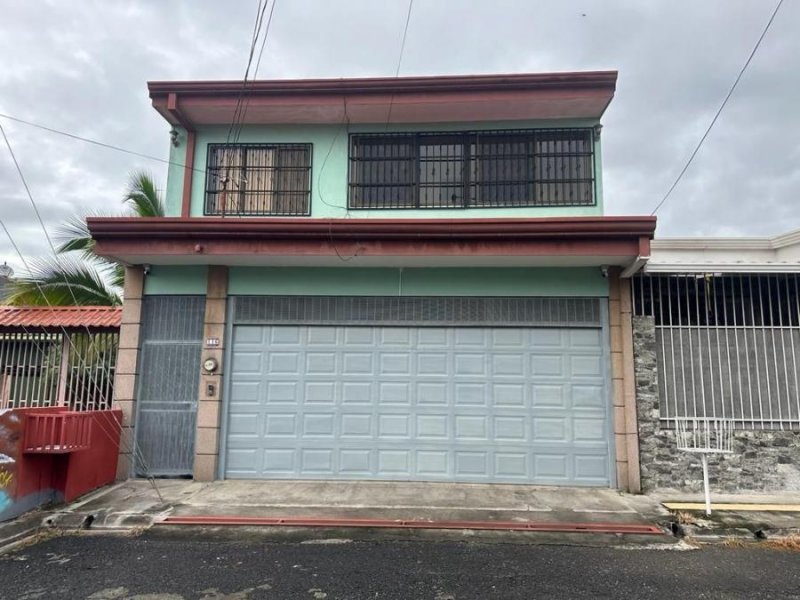 Venta de casa con 6 habitaciones en San Antonio Alajuela