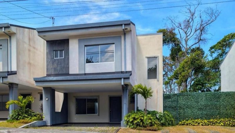 Venta de Casa con jardin en condominio en Mata de Platano Goicoechea  MGA