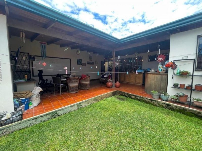 Venta de casa de un nivel con 4 habitaciones en Tibas San Juan MGA