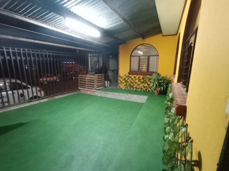 Venta de Casa en Aguas Caliente Cartago uso de suelo mixto RAH 24-965